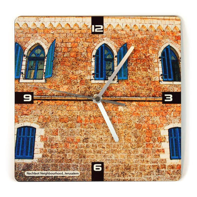 בית עם 5 חלונות בשכונת נחלאות בירושלים -  שעון קיר מעוצב מעץ - אופק ורטמן מתנות ישראליות מקוריות